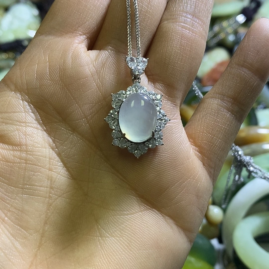 岫玉未镶嵌颈饰一个