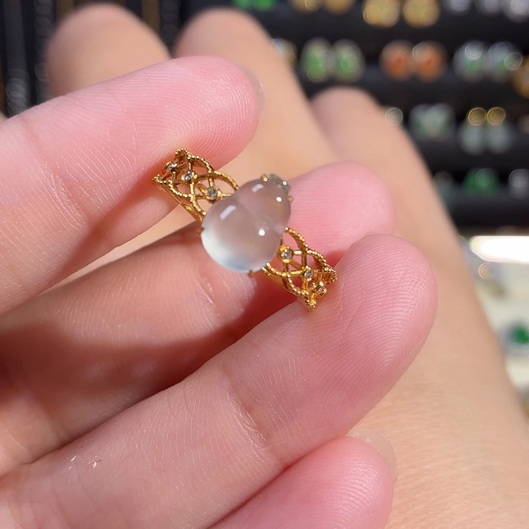 翡翠18K金镶嵌戒指葫芦翡翠戒指