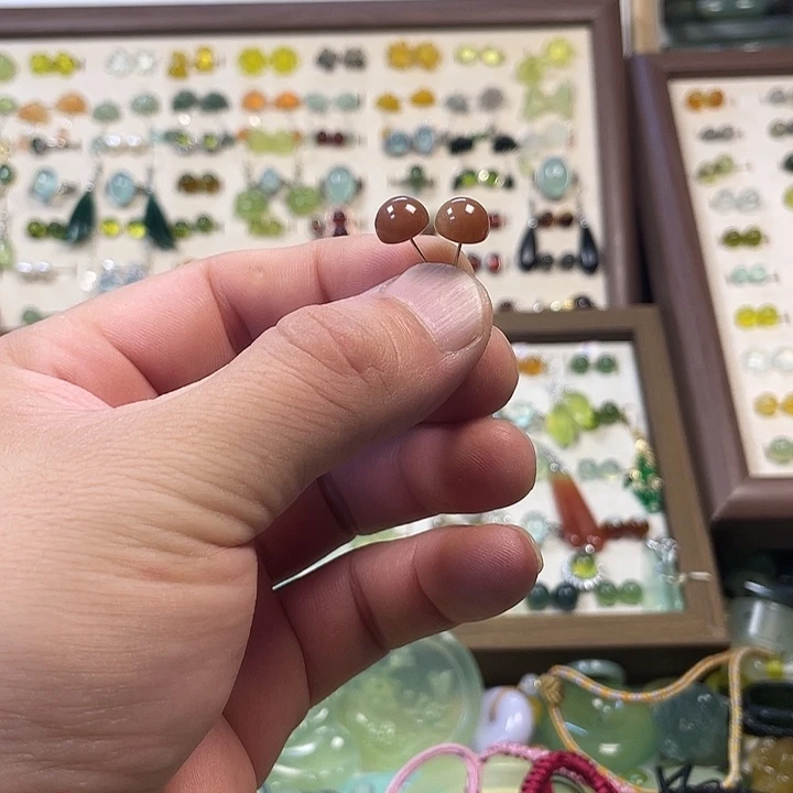 蛇纹石玉合金耳钉
