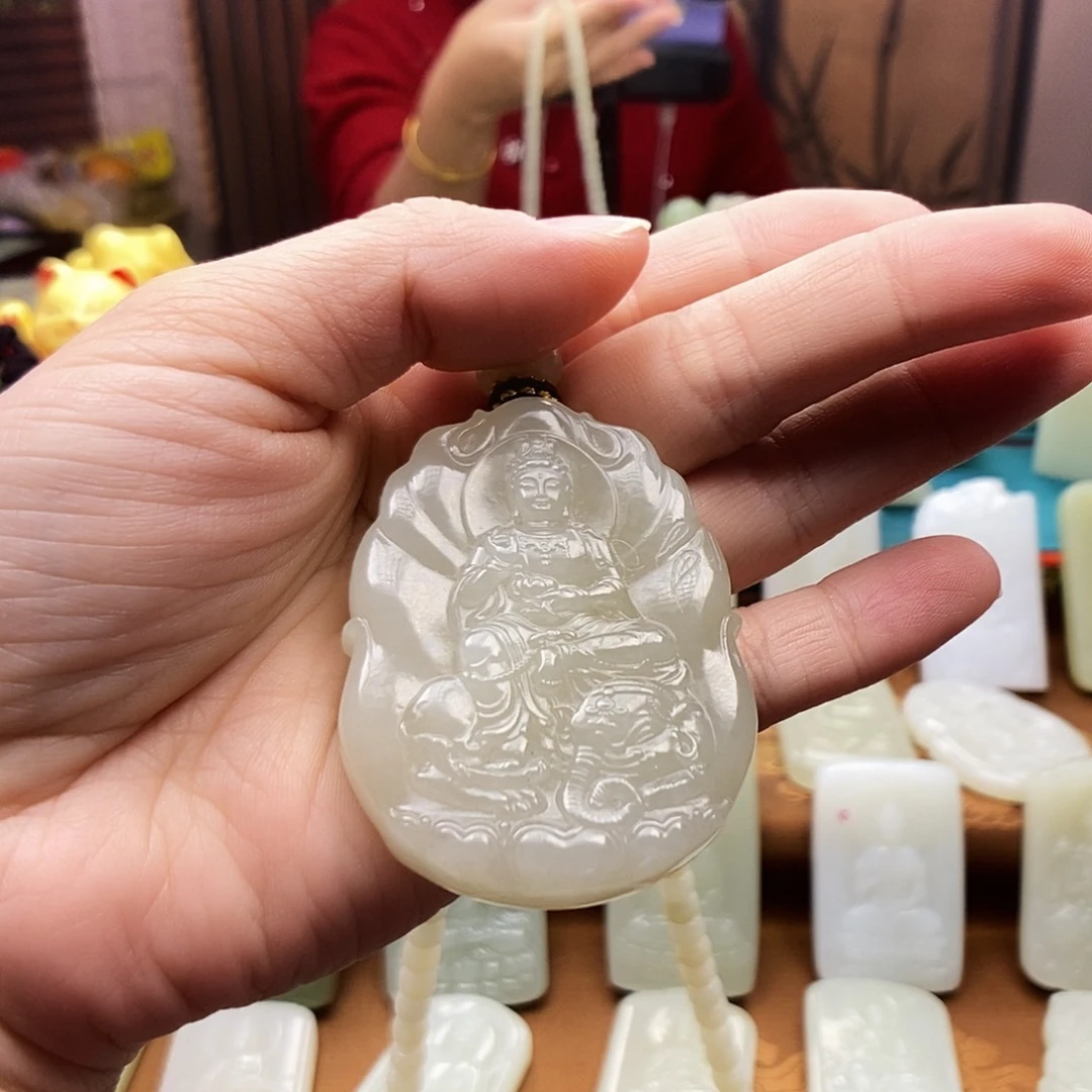 颈饰未镶嵌和田玉冰**忆