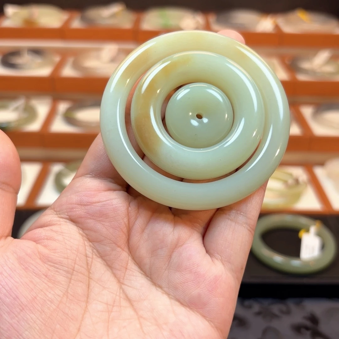 和田玉手镯未镶嵌糖白53一套