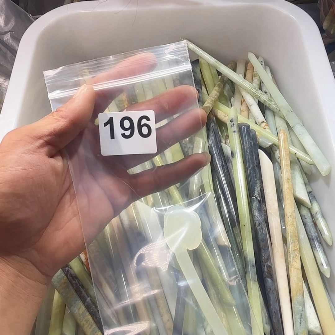 李***呀蛇纹石玉未镶嵌发簪