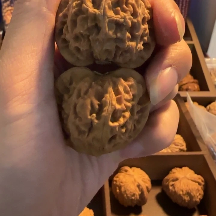 文玩核桃把件宫灯
