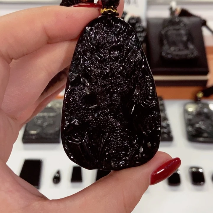 用***9翡翠未镶嵌颈饰翡翠