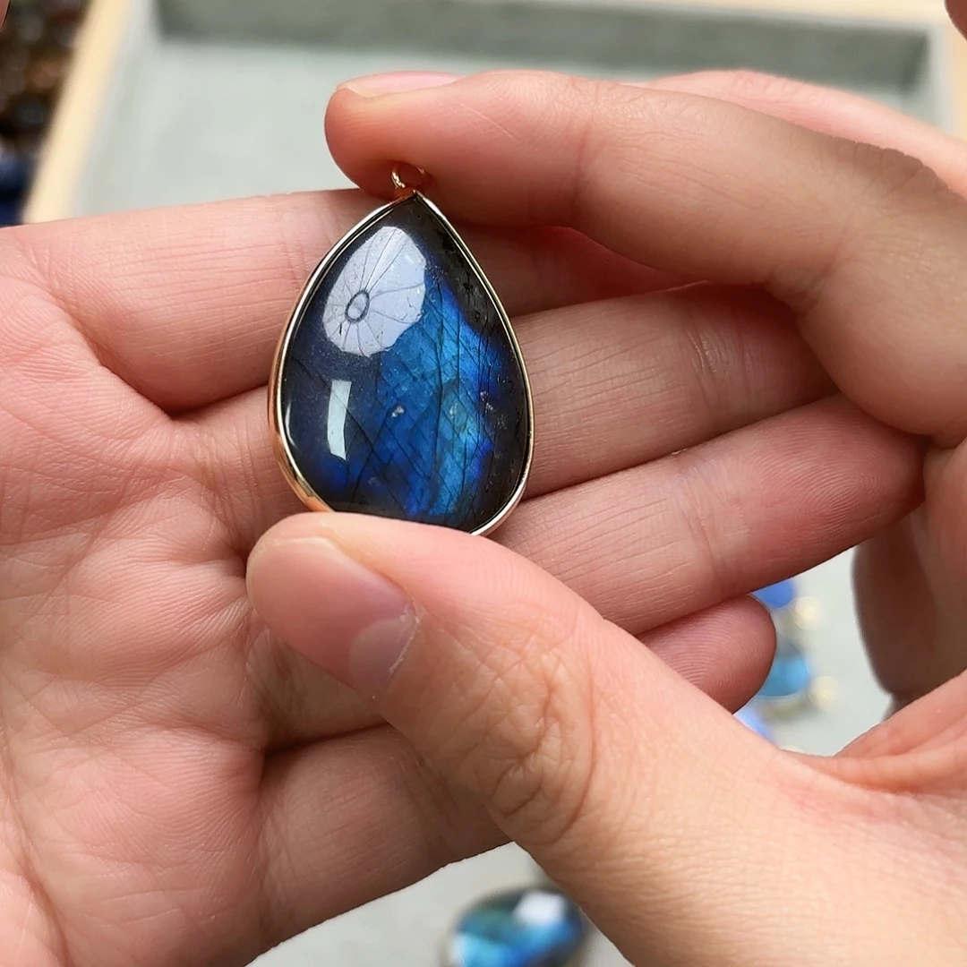 日***h玛瑙/玉髓未镶嵌珠宝半成品水滴