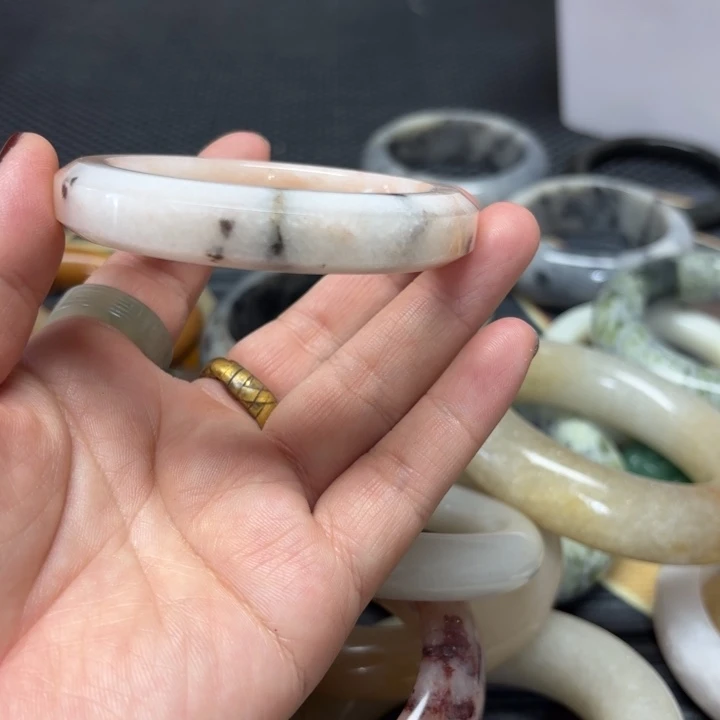 萍***峰石英岩玉合金颈饰