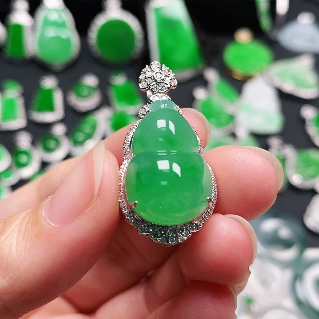 翡翠颈饰18K金镶嵌葫芦
