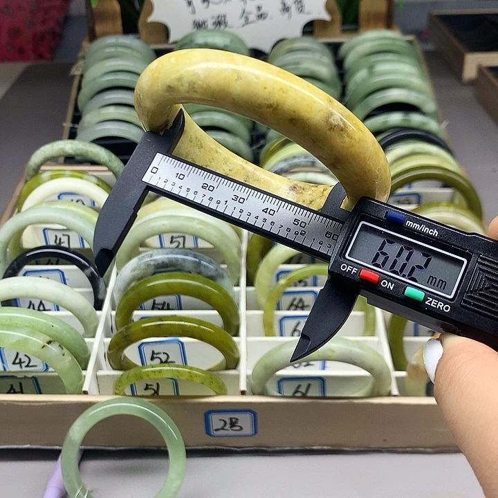 未镶嵌蛇纹石玉手镯62