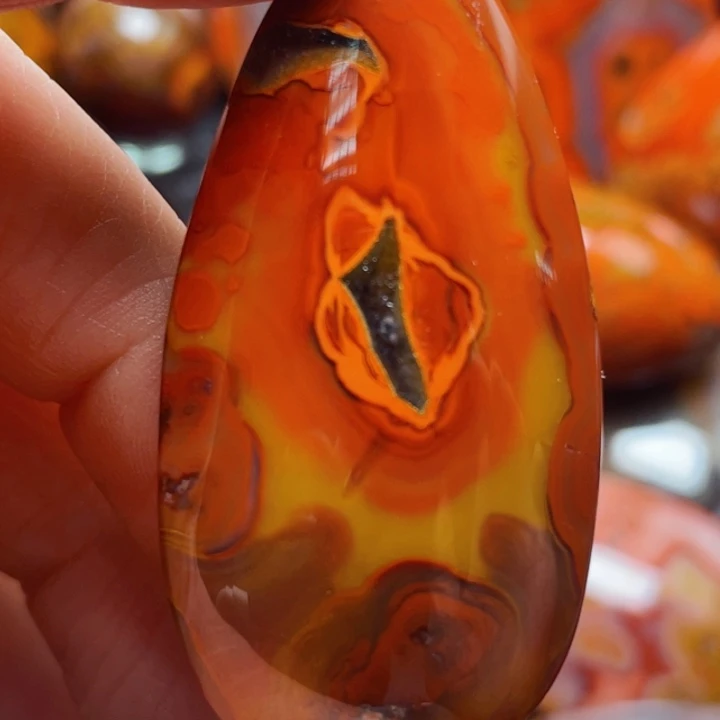 玛瑙/玉髓战国红玛瑙挂件未镶嵌