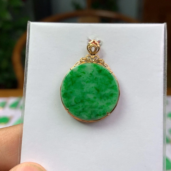 翡翠18K金镶嵌颈饰