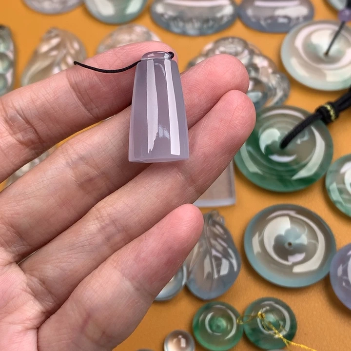 颈饰未镶嵌翡翠…..