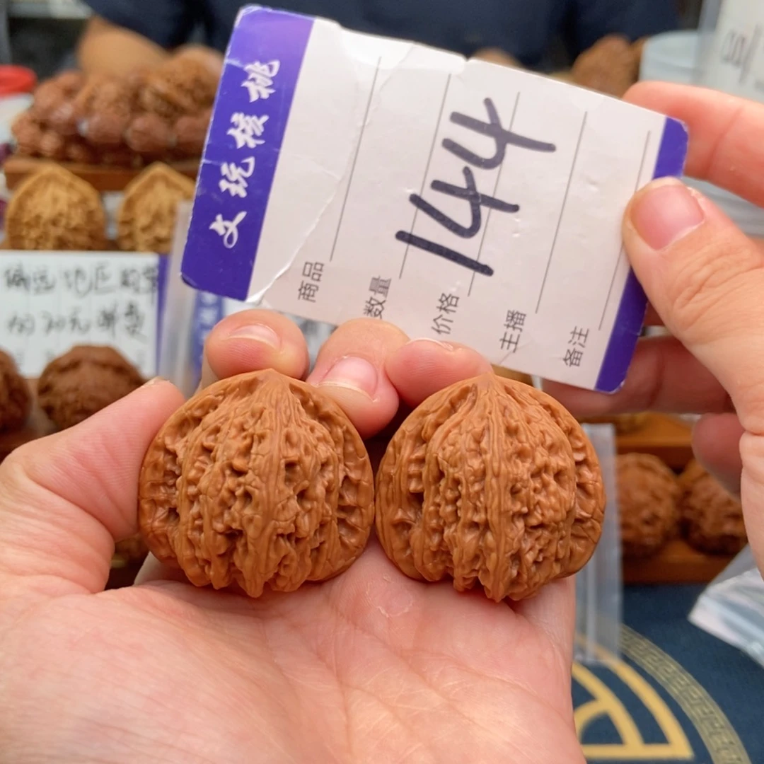 文玩核桃把件35红宝石