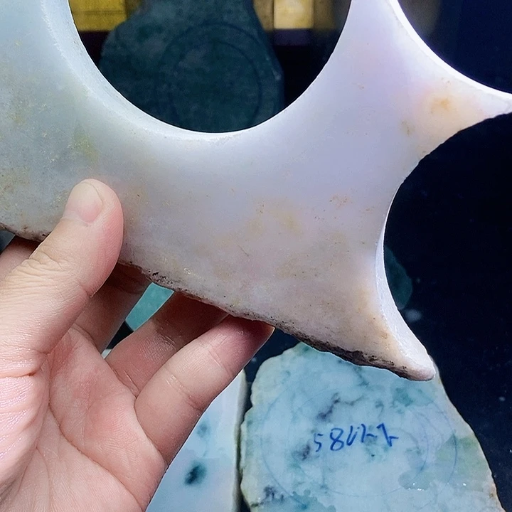 翡翠未镶嵌颈饰毛料31