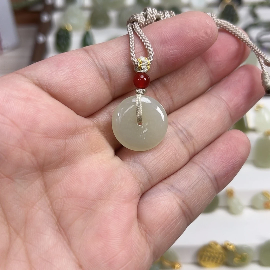 和田玉未镶嵌颈饰直径卡18毫米