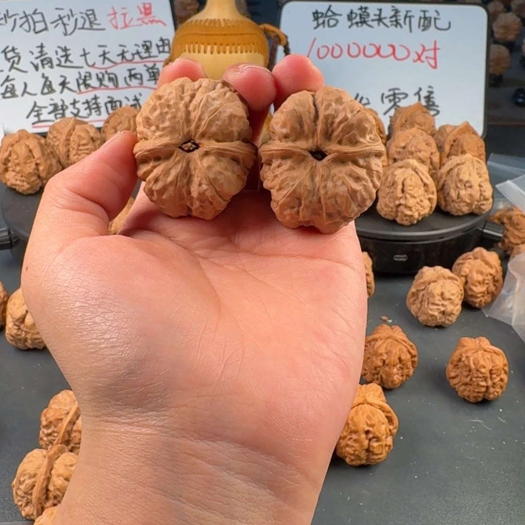 画***学吊坠文玩核桃蛤蟆的眼睛是真的好看啊