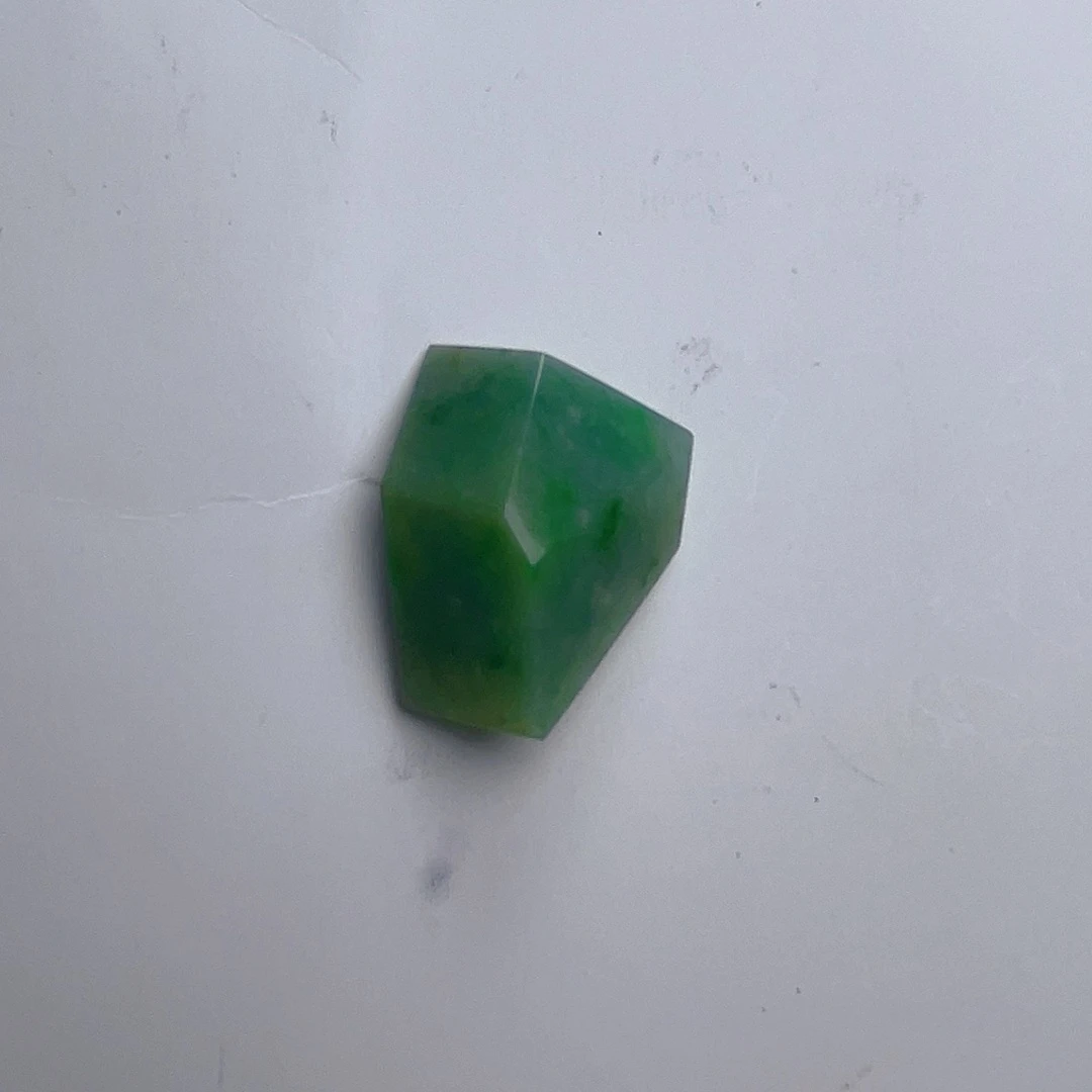 存***在翡翠裸石处理品缅甸A货翡翠