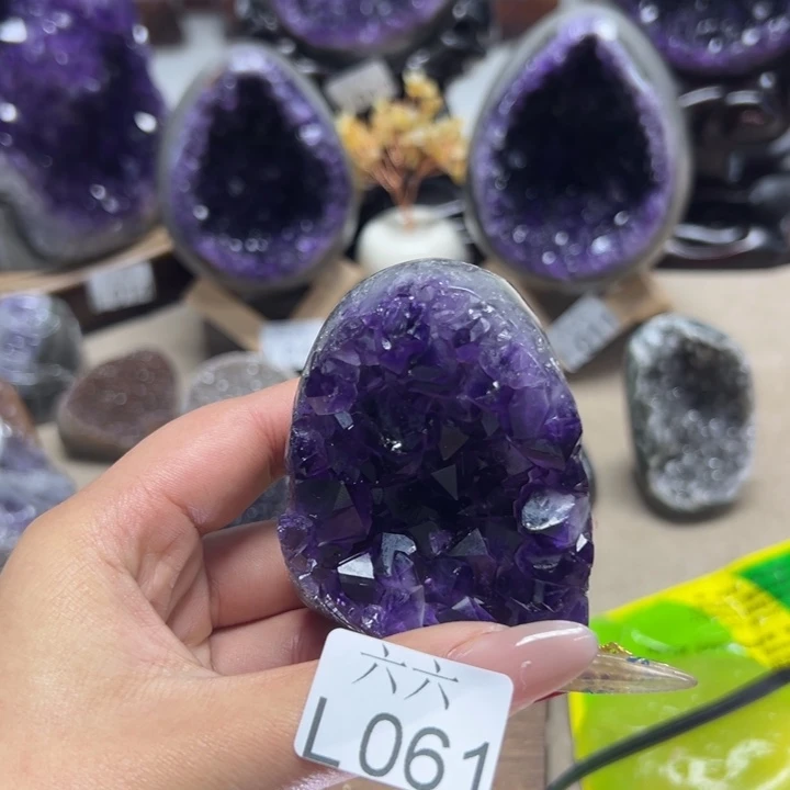紫晶未镶嵌大型摆件（非配饰）