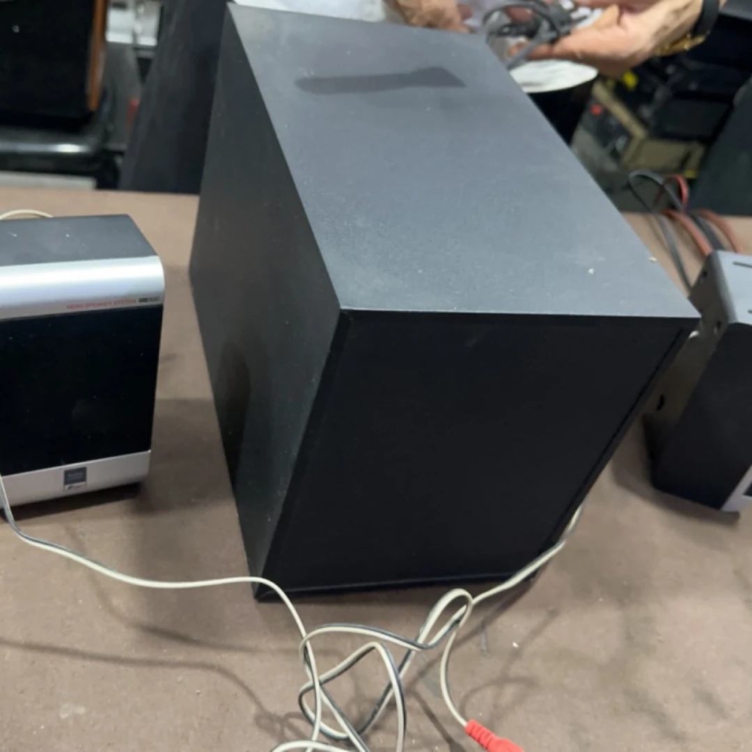 8新  黑色 2.1 电脑音响