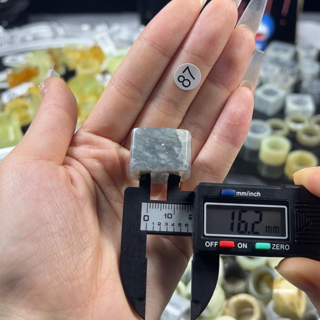 蛇纹石玉未镶嵌戒指