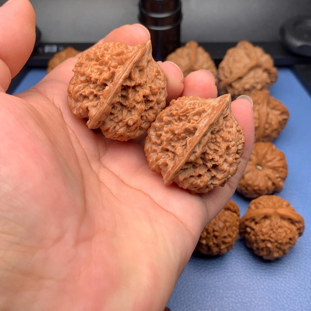 文玩核桃把件40百花山
