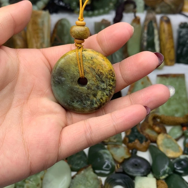 岫岩河磨玉（透闪石质玉）挂件未镶嵌夜*