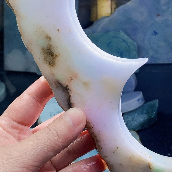 翡翠未镶嵌颈饰毛料31