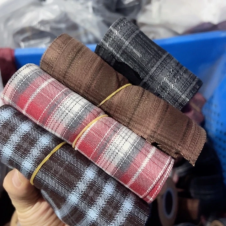 12的毛呢格子4色各5码材料