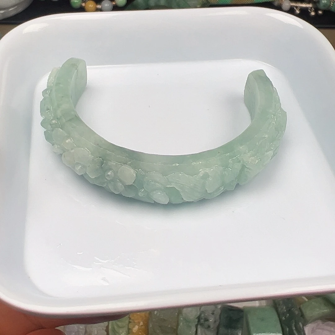 定制翡翠未镶嵌冰浅蓝色半镯
