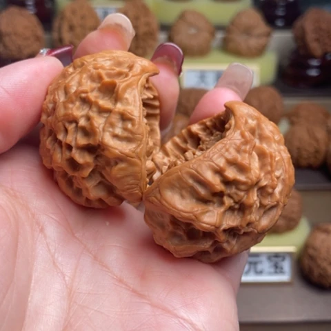 文玩核桃吊坠聚宝盆