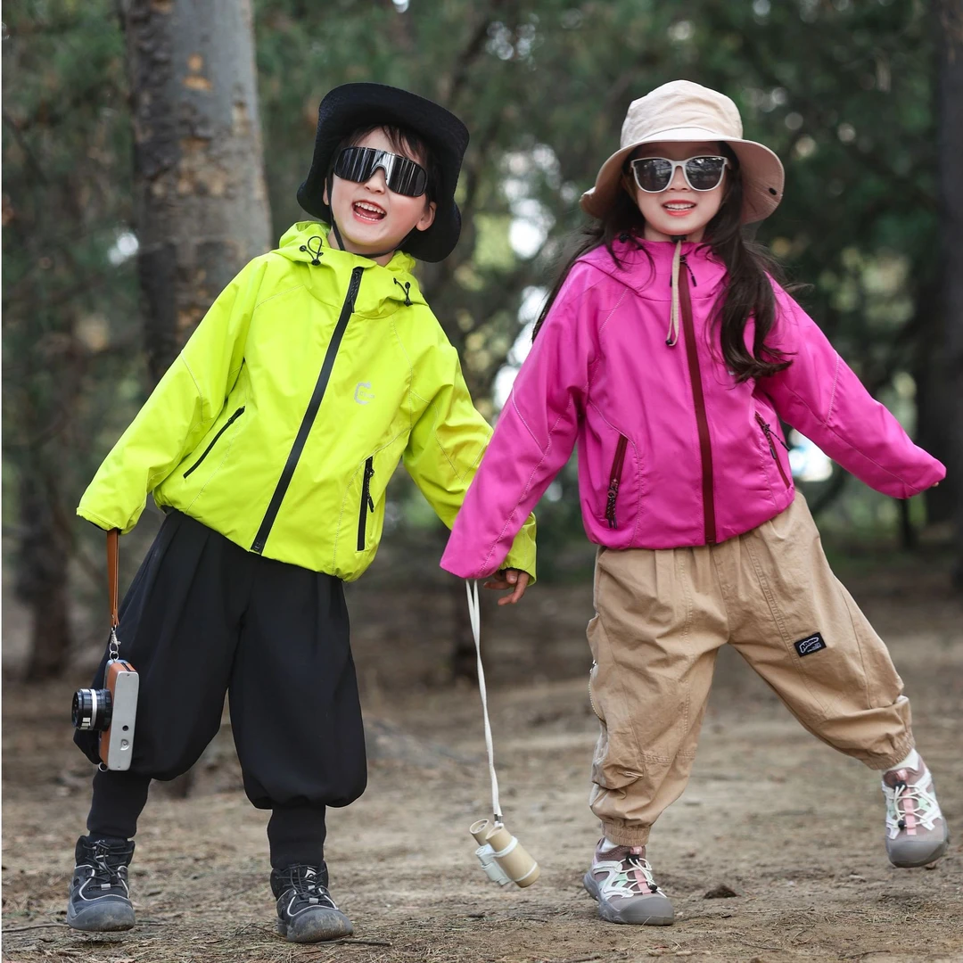 2025新款儿童开春简约户外运动冲锋衣男女中小童春秋连帽外出外套