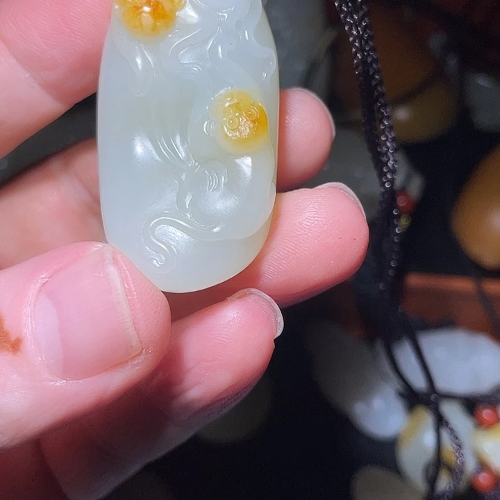 凯***棋和田玉（白玉）未镶嵌颈饰