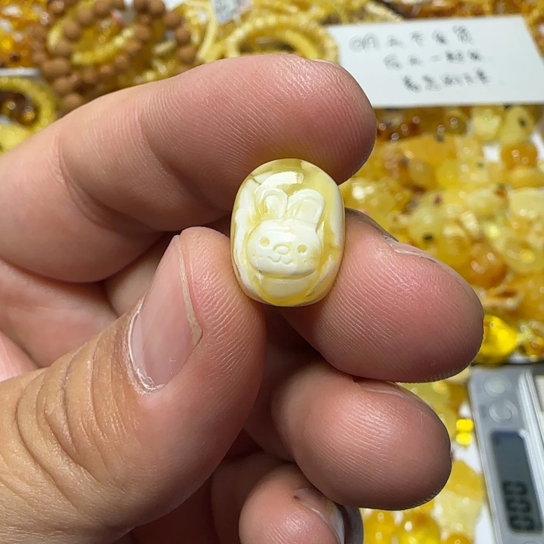 琥珀未镶嵌裸石74克