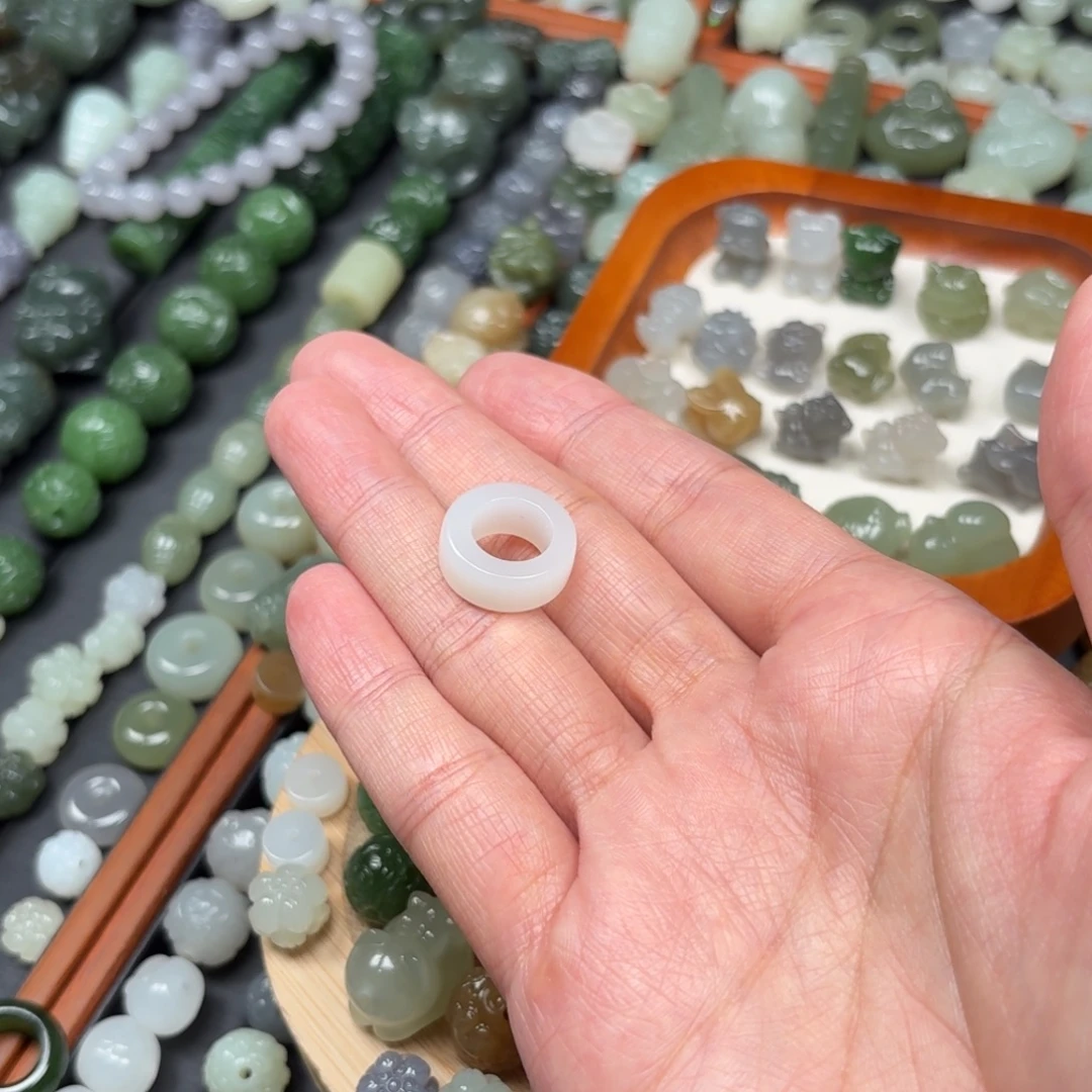 暖****和田玉未镶嵌颈饰