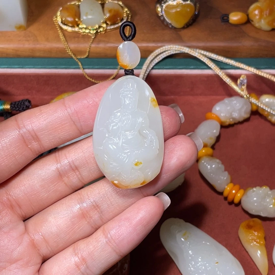 颈饰未镶嵌和田玉（糖玉）