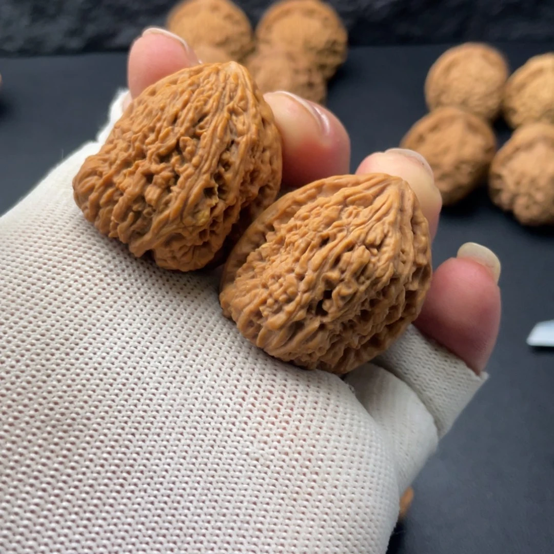 B***e吊坠文玩核桃南疆石