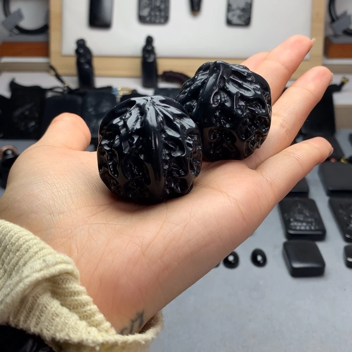 丕***定和田玉（墨玉）未镶嵌把件