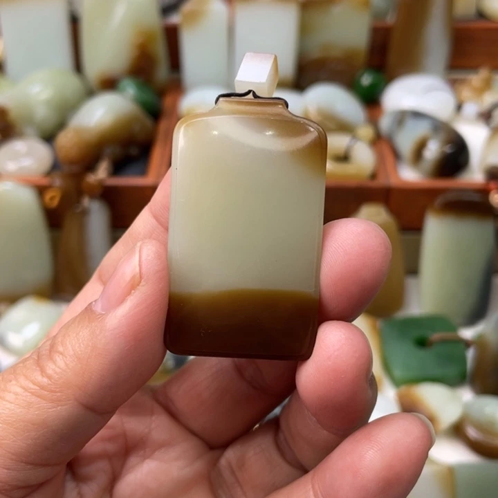 和田玉未镶嵌颈饰