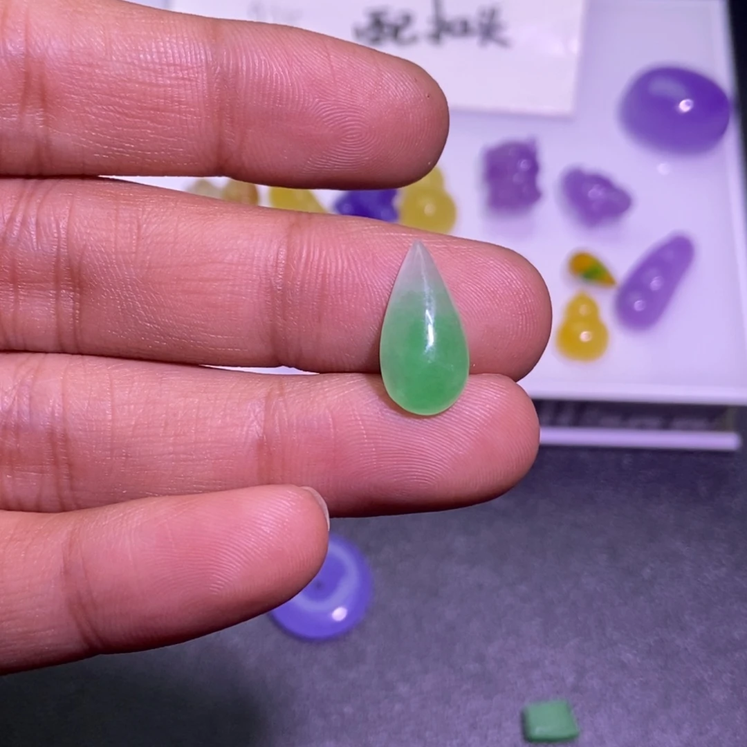 翡翠未镶嵌颈饰吊坠