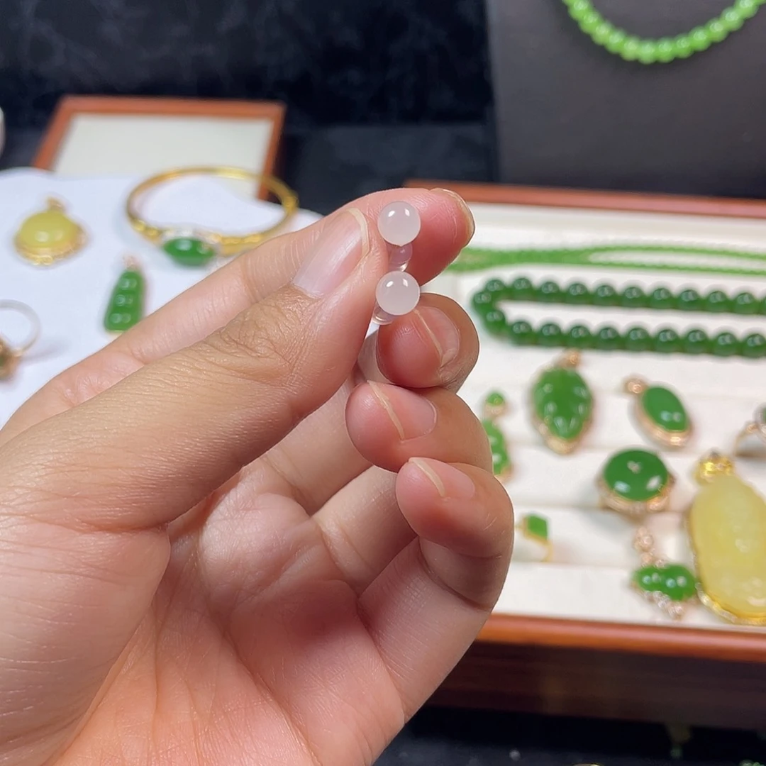 和田玉18K金镶嵌耳饰