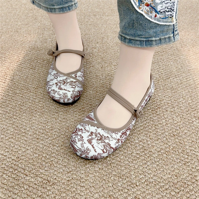 老北京布鞋女单鞋新款国风软底盘扣汉服鞋浅口透气舒适绣花妈妈鞋