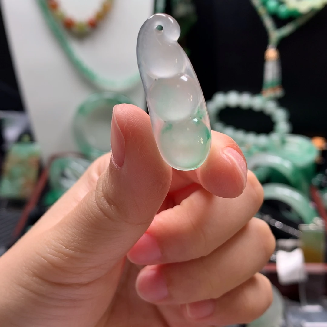 石英质玉未镶嵌吊坠