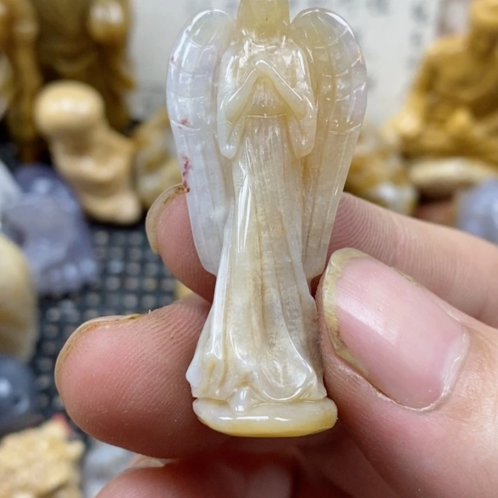 颈饰未镶嵌硅化珊瑚（珊瑚玉）
