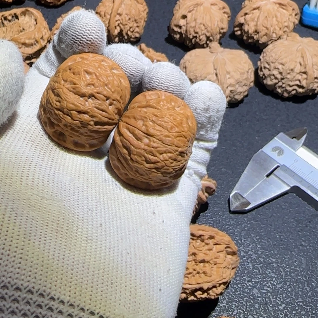 文玩核桃吊坠38铁锤（轻微黄点）