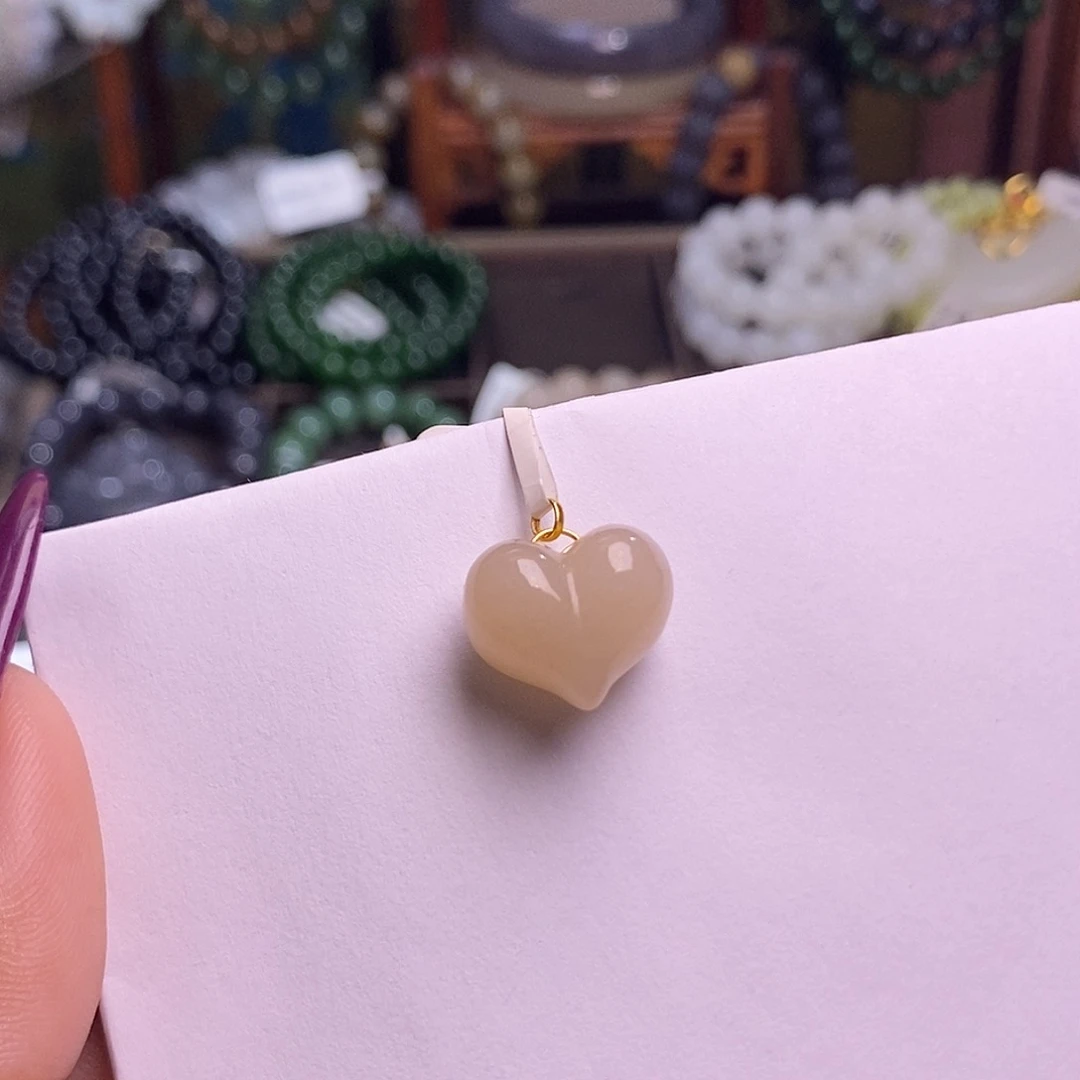 和田玉未镶嵌颈饰藕粉老熟料金镶屁桃