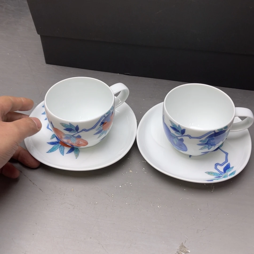 瓷片小****甲密密麻麻地铺满