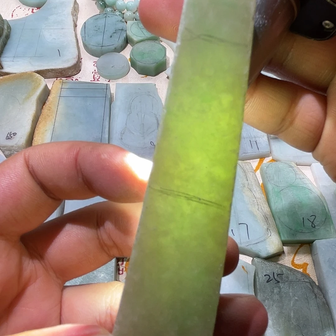 颈饰未镶嵌翡翠天然缅甸A货翡翠毛料