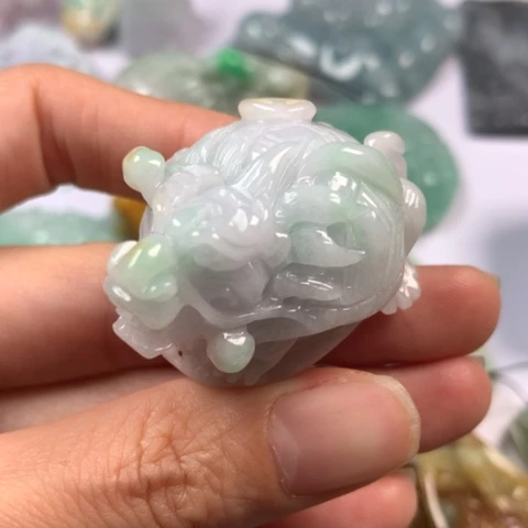 翡翠颈饰未镶嵌翡翠