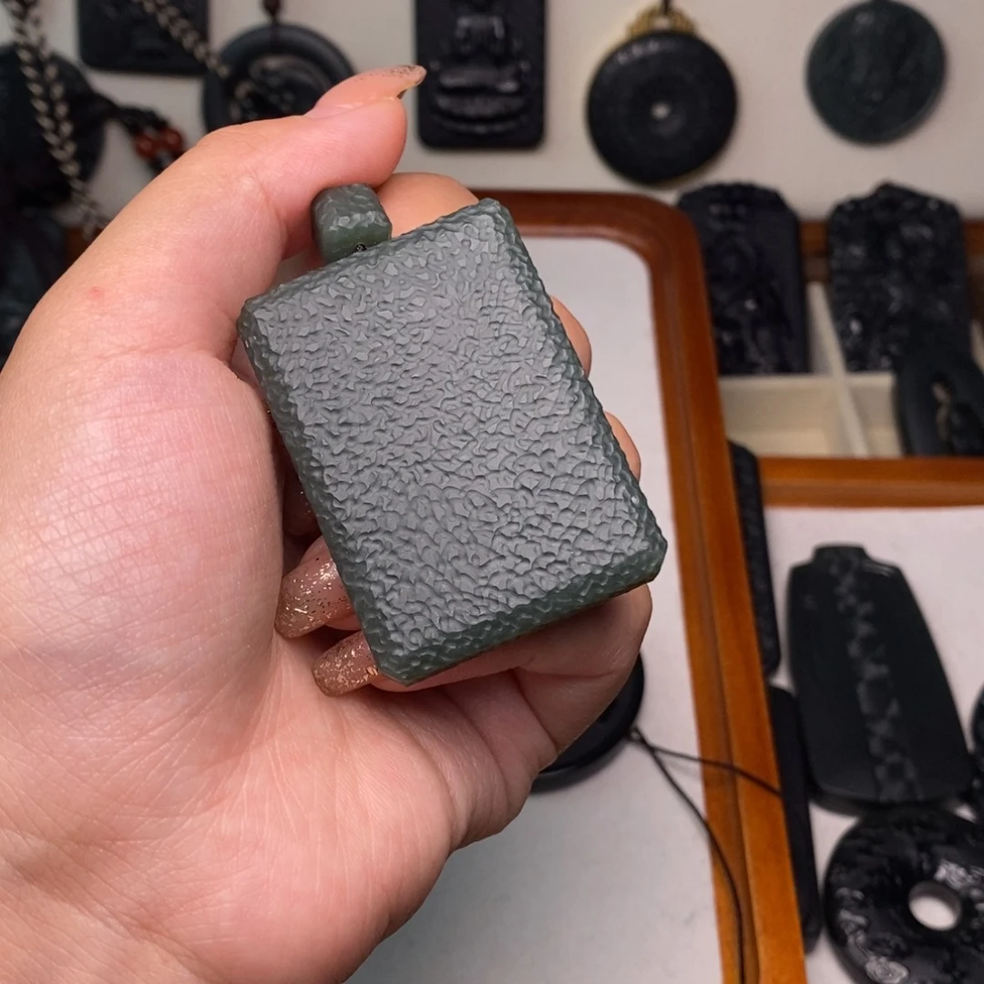 和田玉未镶嵌颈饰亮****