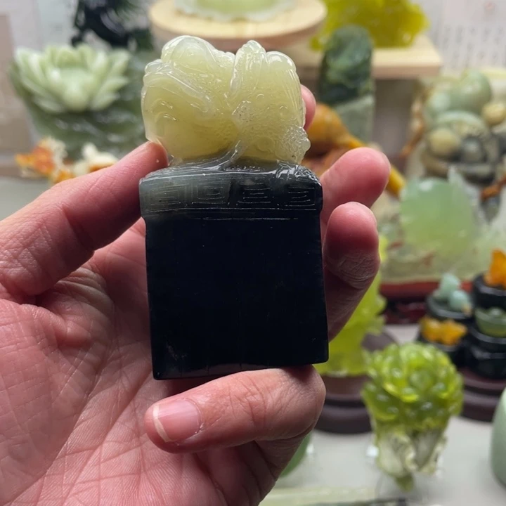 蛇纹石玉未镶嵌四大名玉印章