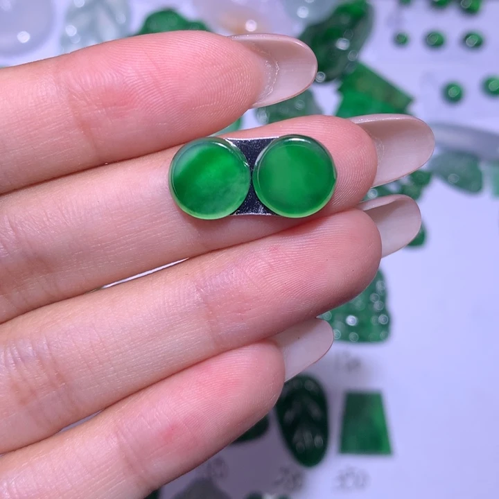 翡翠未镶嵌挂件一对圆牌